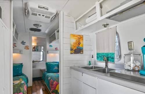 Fulton Resort | Perfect for large groups! Cheaper Than Therapy Airstream Retreat!