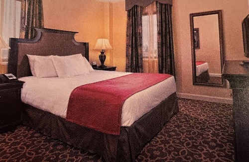 Faubourg Livaudais Resort | Perfect for Mardi Gras Charming 1-bedroom suite on St Charles in Garden District