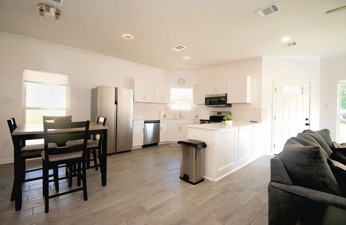 Gonzales House | Perfect Home for Traveling Nurses, Family Visits & Construction Workers