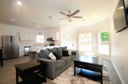 Gonzales House | Perfect Home for Traveling Nurses, Family Visits & Construction Workers