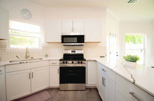 Gonzales House | Perfect Home for Traveling Nurses, Family Visits & Construction Workers