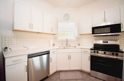 Gonzales House | Perfect Home for Traveling Nurses, Family Visits & Construction Workers