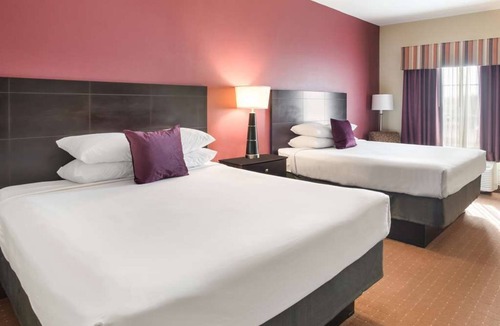 Saint Landry Hotel | Perfect Vacation Choice in Bunkie! 3 Units, Outdoor Pool, Free Bfast & Parking!
