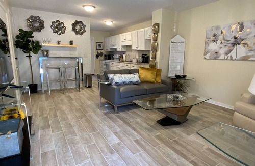Clinton House | *Perfect Waypoint or Extended Stay*