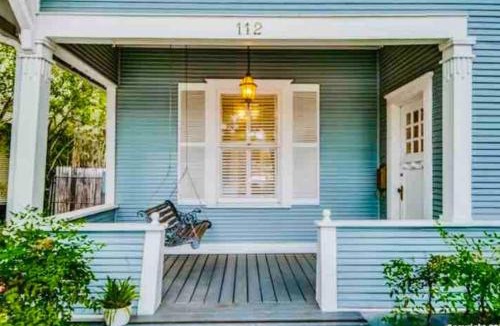 Mahncke Park House | Pershing Place: Historic home with heated spa/pool by Zoo, Pearl, Golf, Witte