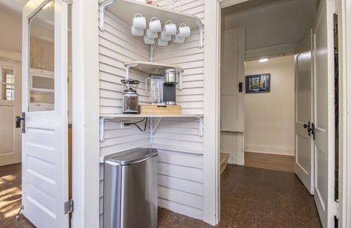 Capital View House | Pet/Family friendly, in/out dining, fenced yard, 30 day min