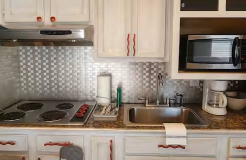 Carencro Apartment | Pet-friendly 2-bedroom retreat with AC, Theather & Pond Views in Carencro, LA