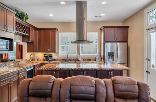 Milan House | Pet-Friendly | 2 Porches, 2 Blocks to Streetcar