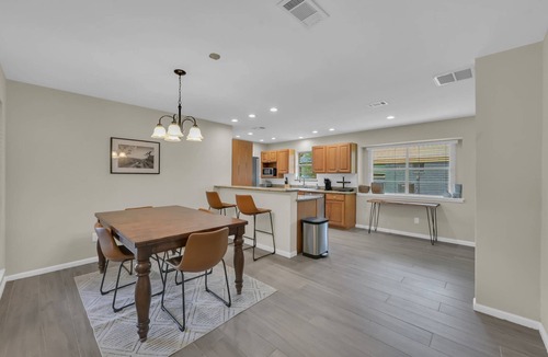 Grogan's Mill House | Pet-Friendly 3BR Near The Woodlands | Quiet Neighborhood | King Suite | Fenced Backyard