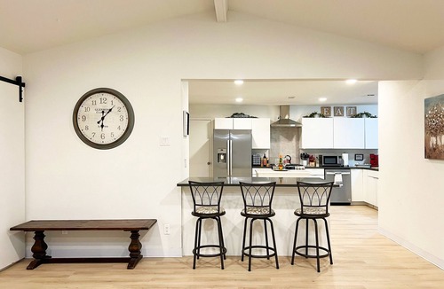 Park Central House | Pet Friendly 5-bedroom + Hot Tub