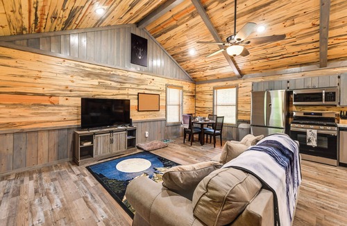 Broken Bow Cabin | Pet-Friendly Broken Bow Cabin Near Lukfata Creek!