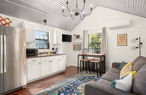 Big Bee Creek Cabin | Pet Friendly Cabin w/hot tub. gym, cold plunge, & sauna