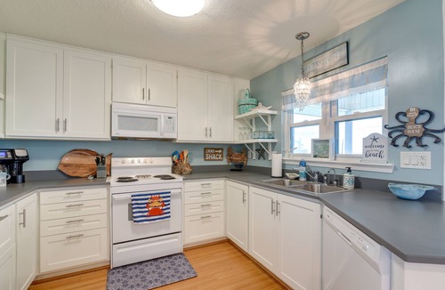 Terramar Beach House | Pet-Friendly Condo w/Seasonal Pool in Galveston!