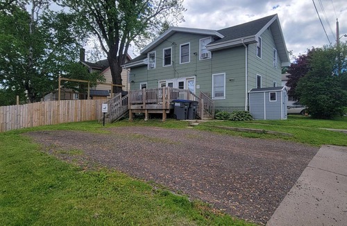 Riverside Condo | Pet-Friendly Duluth Basecamp Near Spirit Mountain