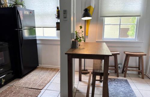 Algiers Point Hotel | Pet-friendly duplex steps from Algiers ferry