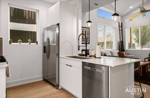 Chestnut House | Pet-Friendly East ATX Cowboy Pool, Yard & Game Room – Near Moody Ctr
