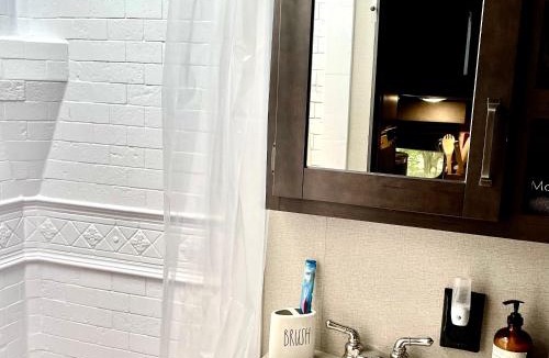 Graham House | Pet Friendly Graham Home Route 66 at The Mistletoe Farm