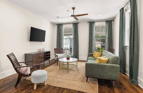 Uptown Historic District House | Pet-Friendly Home Near Magazine St