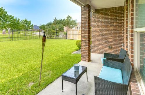 Iowa Colony House | Pet-Friendly Home w/Patio & Yard in Rosharon
