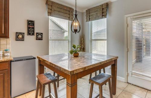 Iowa Colony House | Pet-Friendly Home w/Patio & Yard in Rosharon