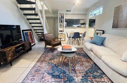 Turtle Creek Condo | Pet friendly loft in Uptown Dallas w/patio & grill