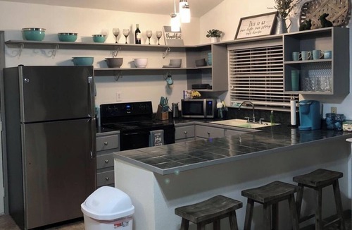 Tomball House | PET FRIENDLY MAIN STREET LOFT, WALKING DISTANTANCE TO OLD TOWN TOMBALL