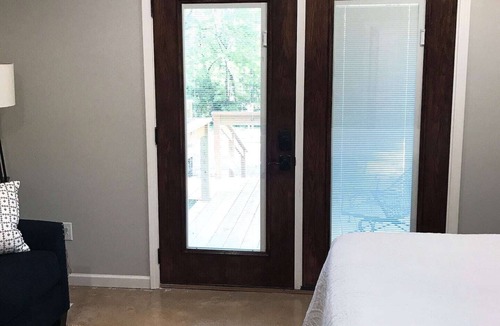 Morrilton House | Petit Jean Coffeehouse Luxurious King Room
