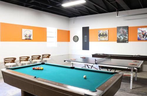 Central Arlington House | Pickleball Court - Walk to AT&T Stadium, Globe Life, Six Flags, Texas Live! & more
