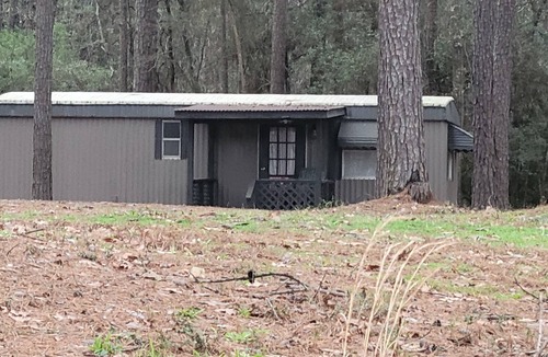 Negreet Cabin | Pine Haven Ministry Cozy 1-bedroom cabin Toledobend 5 minutes to Big Bass Marina