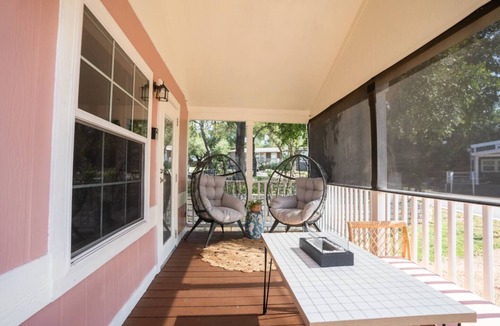 Hudson Bend House | Pink Pony Sleeps 6 10 mins to Lake Travis