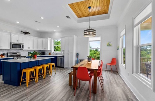 Long Beach Apartment | Pirate Avenue Beach House