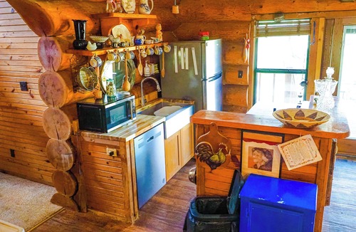 Connerville Apartment | Pleasant 2-bedroom apartment with AC in Connerville