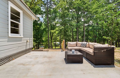 Florien Cottage | Pleasure Point Place WATERFRONT Cottage