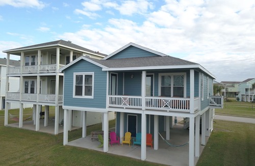 Galveston House | Pointe West Galveston - Beach Club - Golf Cart - Dogs Welcome