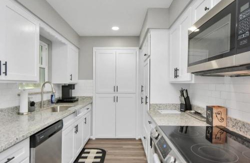 Friendswood House | Pool Hot-Tub - 4 BR Luxury Home in Friendswood