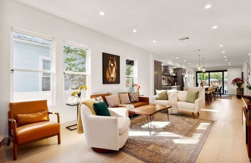 East Cesar Chavez House | Pool + Hot Tub, 6 Rooms, Luxury Downtown Retreat