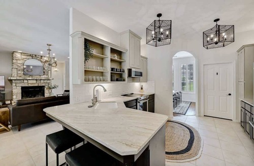 Dripping Springs House | Pool | Hot Tub | Sleeps 14 & Pets Allowed!
