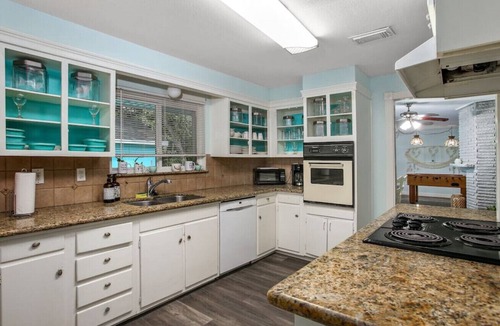 Clear Lake Shores House | POOL House on the Kemah Boardwalk w BIKES