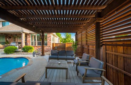 Corinth Villa | Pool house with hot tub and cinema