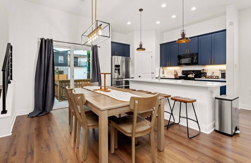 Denver Heights House | Pool-MovieTheater-KING BED & 5 minutes from the Alamodome & Riverwalk