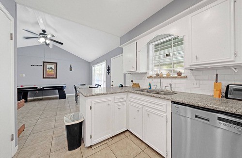 Cloverleaf House | Pool-Outdoor Kitchen, Pool table,Spa, Sleeps 12. Weekly & Monthly discounts.