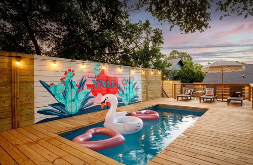 North Austin Civic Association House | Pool, Pickleball, Resort Backyard, 16min to Downtown - Modern Cowgirl