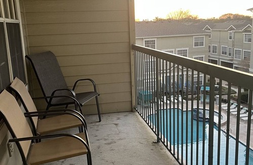 Texas Medical Center Apartment | Pool View 3 Bedroom/2 Bath Condo in Houston