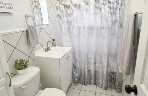 Port Arthur House | Port Arthur 3 Bedroom with Backyard Fire Pit & Parking
