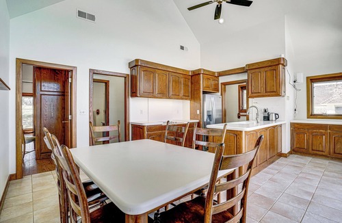 Cleburne House | 'Post Oak Estate' w/Pool & Spa on 16 Acres