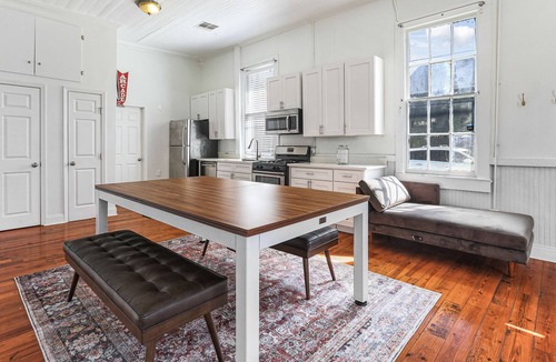 East Riverside House | Post-Worthy Chateau | W/Pool Table