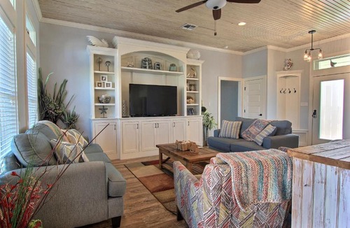 Port Aransas House | Postcard from Paradise IPE126 Home