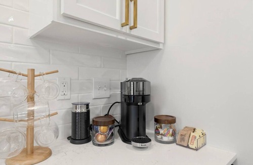 Lafayette House | Poydras Inn-Cajun Luxury-Fast WiFi-Brand New