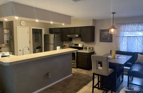 Benbrook House | Premier 5 star PRIVATE home Hot Tub FortWorth TCU Stockyards Rodeo