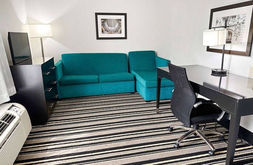 Tougaloo Apartment | Premium King bed Non-Smoking